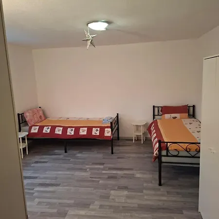 Zwei Separate Im 1 Og Ideal Fuer Montueeren Oder Studenten Wg *