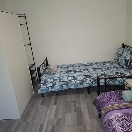 Zwei Separate Im 1 Og Ideal Fuer Montueeren Oder Studenten Wg Daire *