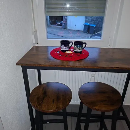Zwei Separate Im 1 Og Ideal Fuer Montueeren Oder Studenten Wg Daire *
