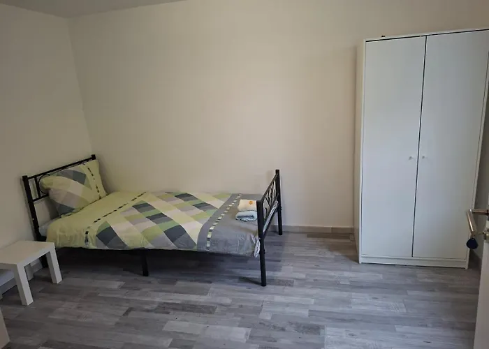 Zwei Separate Im 1 Og Ideal Fuer Montueeren Oder Studenten Wg Siegen