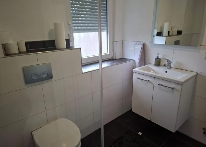 Zwei Separate Im 1 Og Ideal Fuer Montueeren Oder Studenten Wg