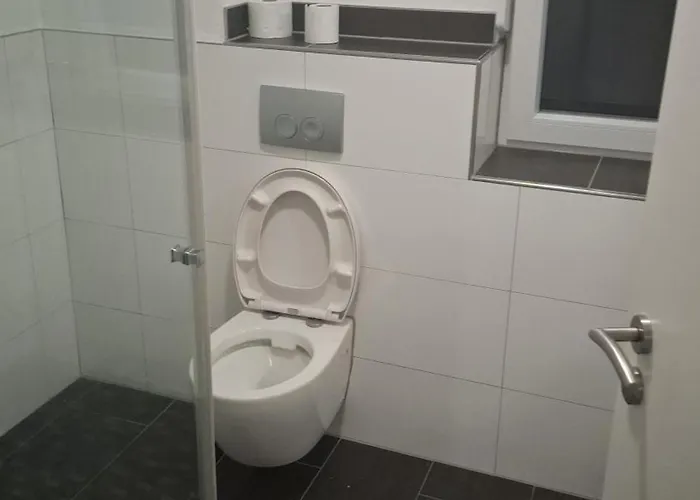 Zwei Separate Im 1 Og Ideal Fuer Montueeren Oder Studenten Wg Appartement *